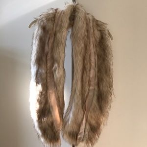 faux fur scarf / shawl